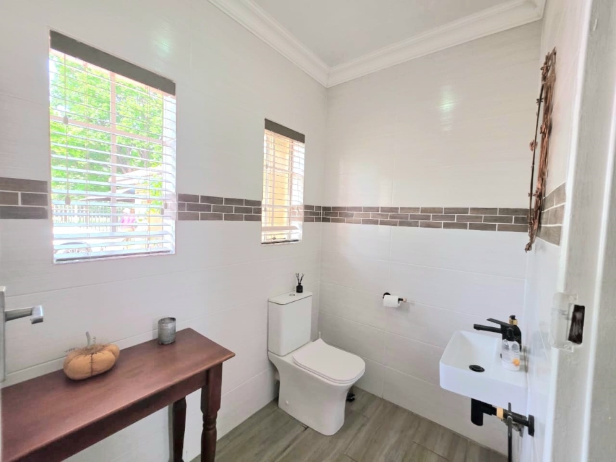 3 Bedroom Property for Sale in Three Rivers Proper Gauteng