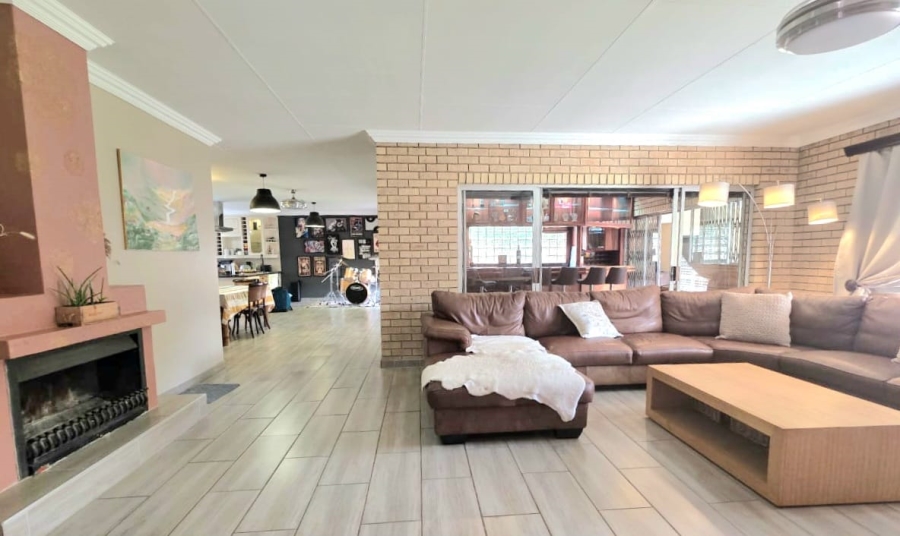 3 Bedroom Property for Sale in Three Rivers Proper Gauteng