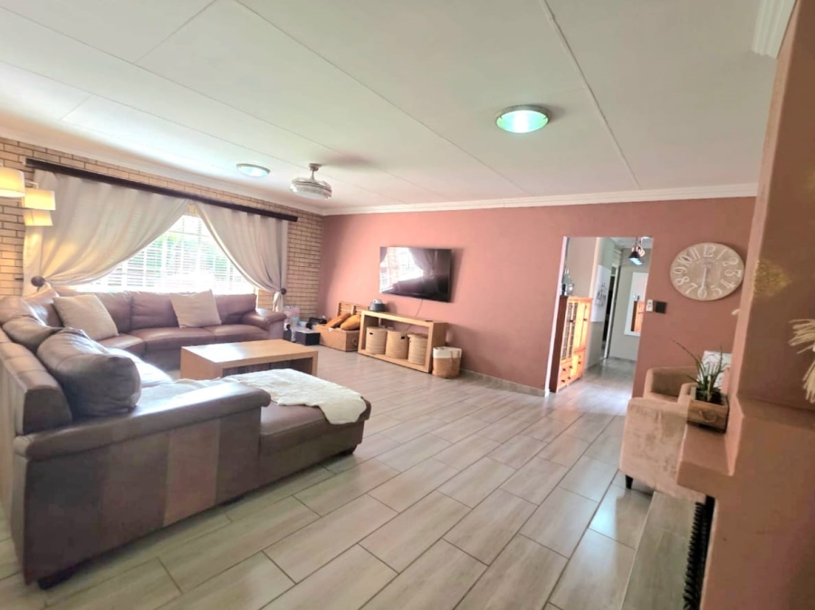 3 Bedroom Property for Sale in Three Rivers Proper Gauteng