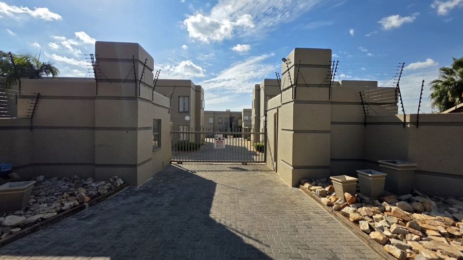 2 Bedroom Property for Sale in Magalieskruin Gauteng