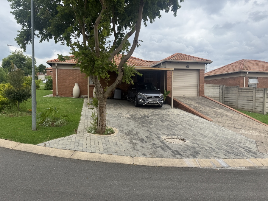 3 Bedroom Property for Sale in Thatch Hill Estate Gauteng