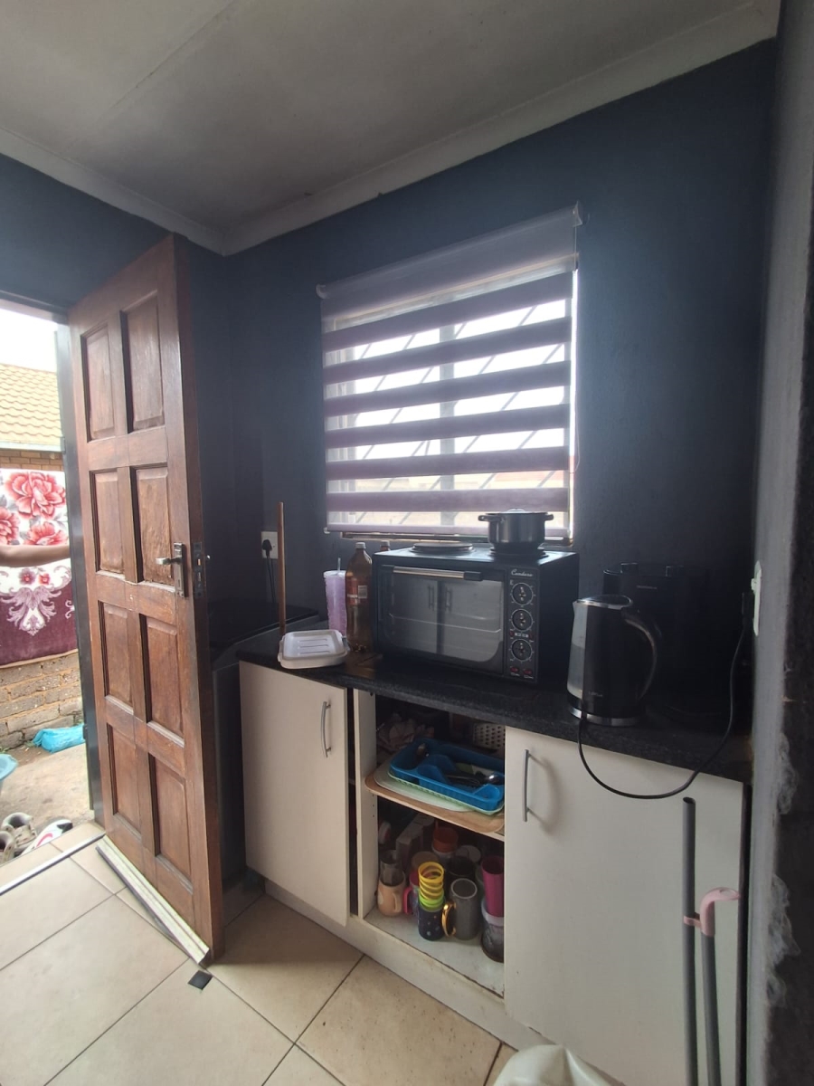 2 Bedroom Property for Sale in Lakeside Gauteng