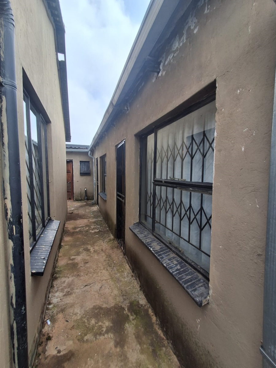 2 Bedroom Property for Sale in Lakeside Gauteng