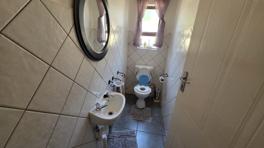 5 Bedroom Property for Sale in Montana Gauteng