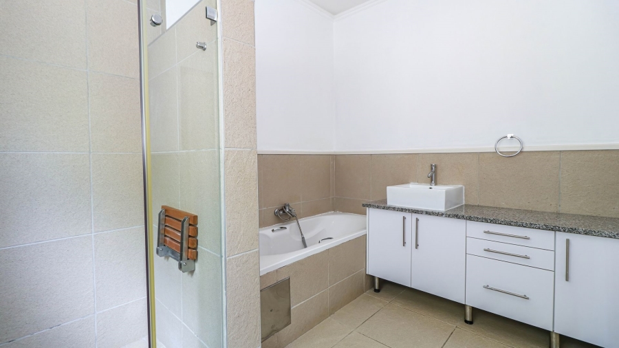 3 Bedroom Property for Sale in Broadacres Gauteng