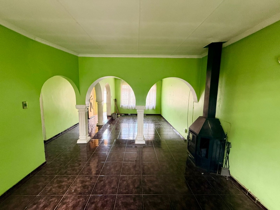 3 Bedroom Property for Sale in Unitas Park Gauteng