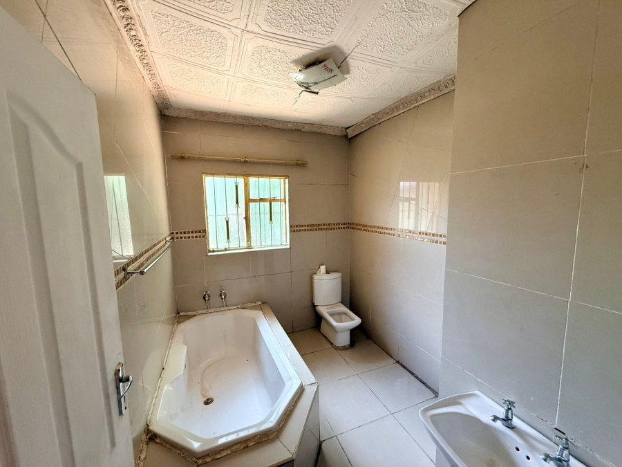 3 Bedroom Property for Sale in Unitas Park Gauteng