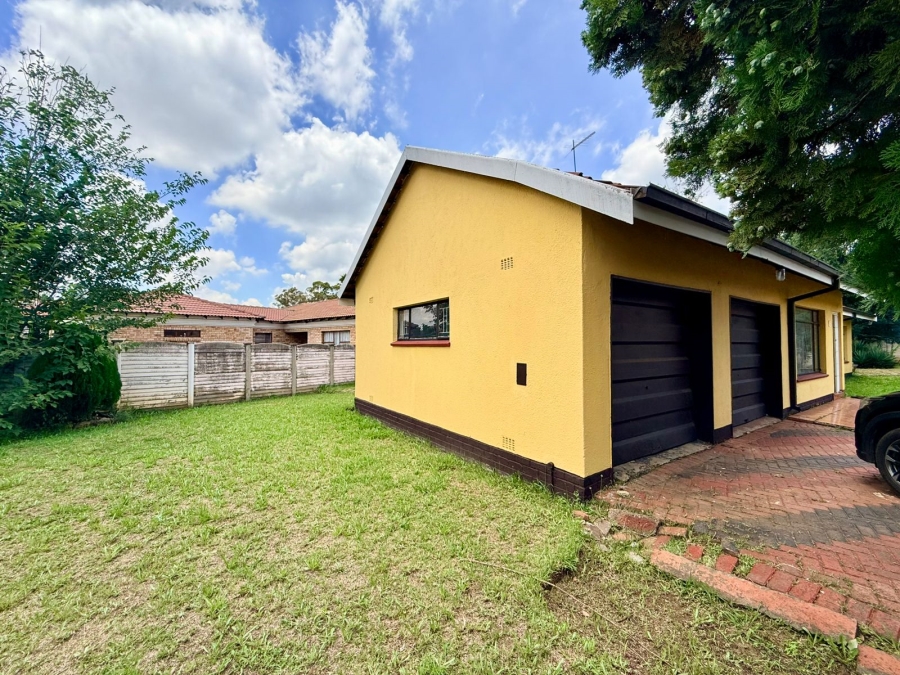 3 Bedroom Property for Sale in Unitas Park Gauteng