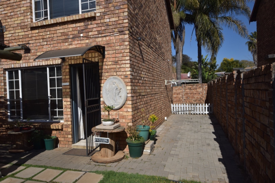2 Bedroom Property for Sale in Annlin Gauteng