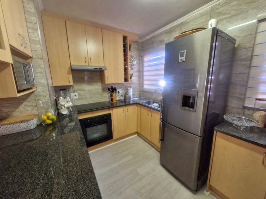 2 Bedroom Property for Sale in Annlin Gauteng