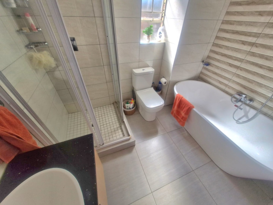 2 Bedroom Property for Sale in Annlin Gauteng