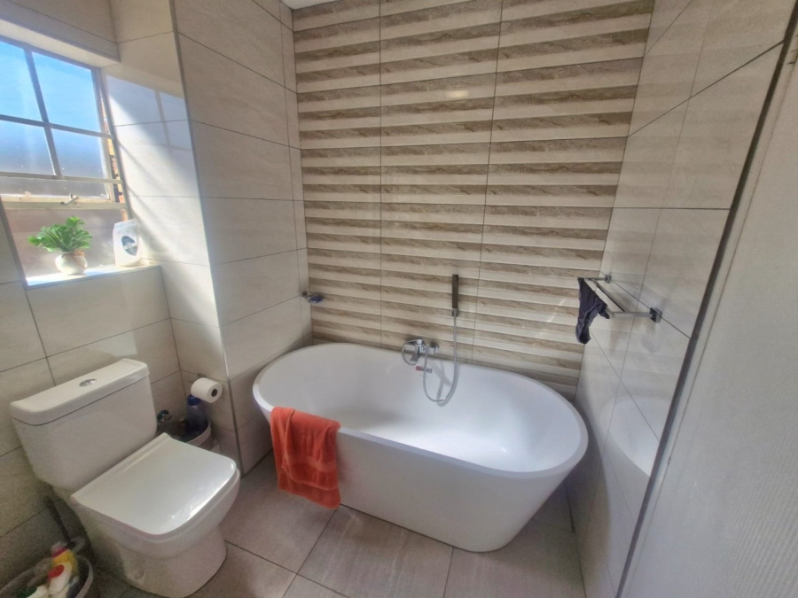 2 Bedroom Property for Sale in Annlin Gauteng