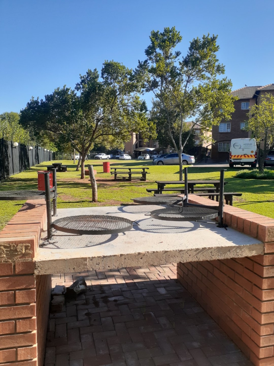 2 Bedroom Property for Sale in Annlin Gauteng