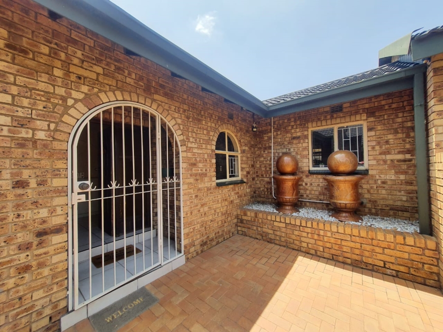5 Bedroom Property for Sale in Vanderbijlpark SE Gauteng