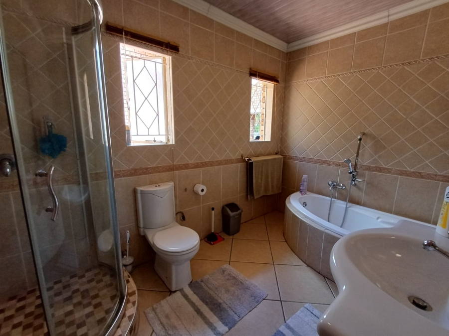 3 Bedroom Property for Sale in Vanderbijlpark SE 2 Gauteng