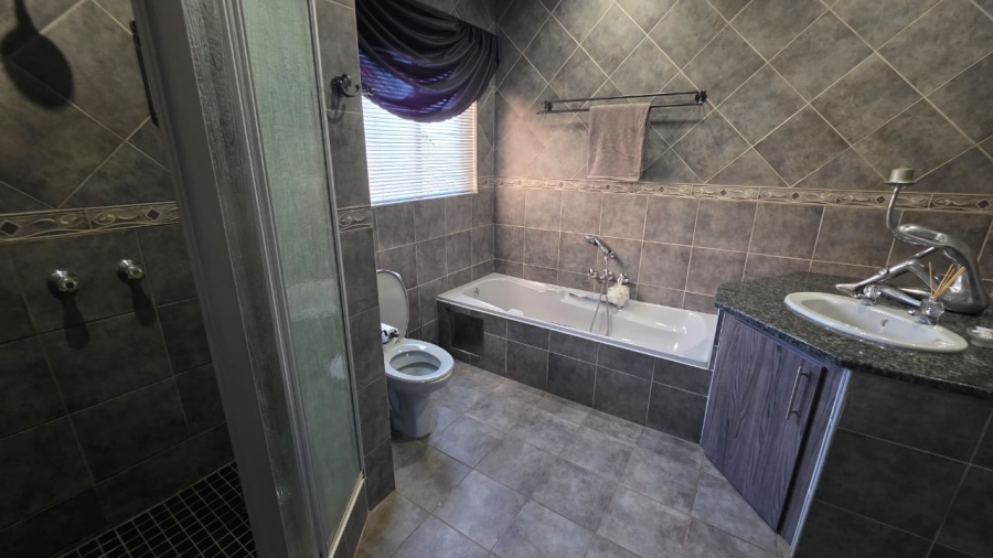 4 Bedroom Property for Sale in Doornpoort Gauteng