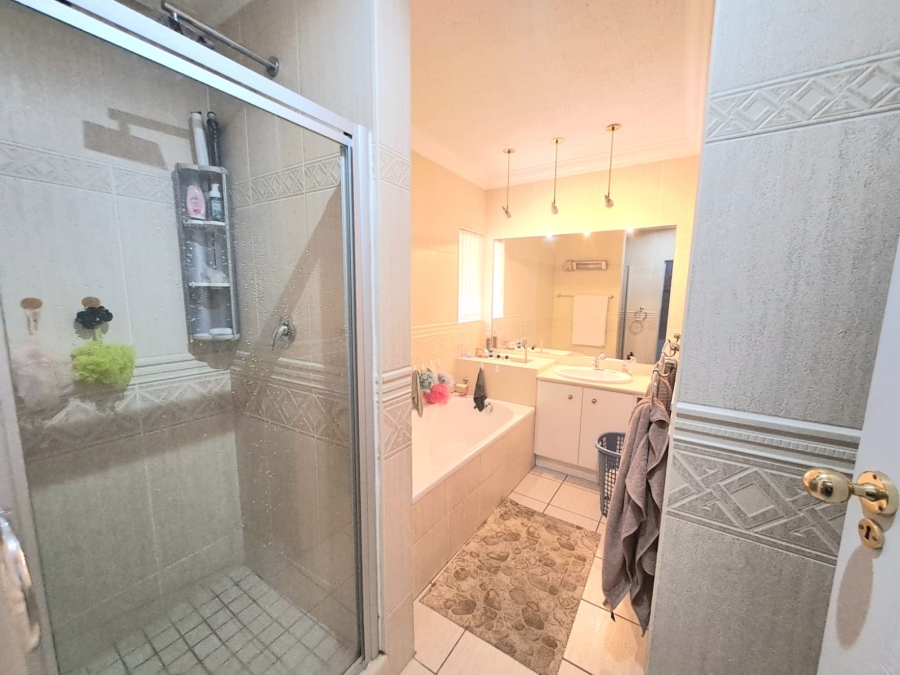 3 Bedroom Property for Sale in Three Rivers Proper Gauteng