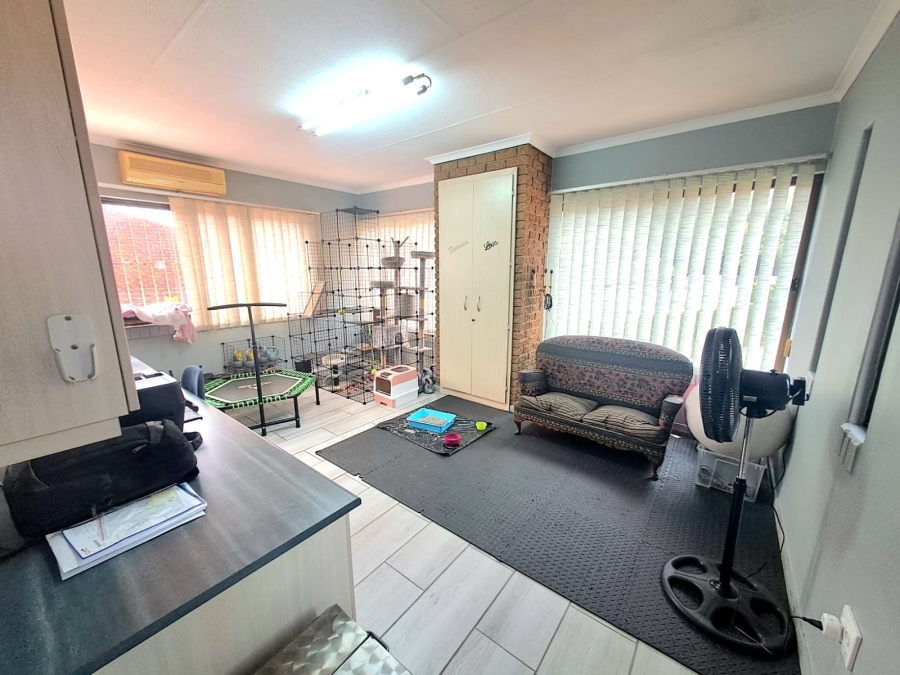 3 Bedroom Property for Sale in Three Rivers Proper Gauteng