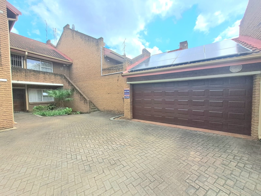 3 Bedroom Property for Sale in Three Rivers Proper Gauteng