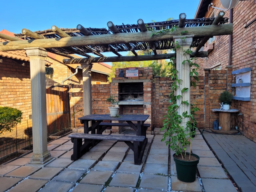 2 Bedroom Property for Sale in Annlin Gauteng