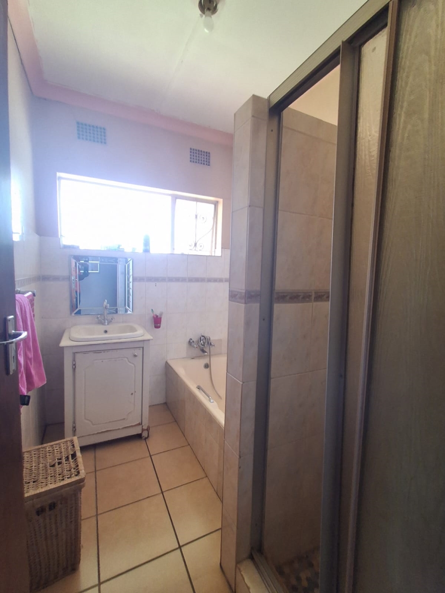 3 Bedroom Property for Sale in Three Rivers Proper Gauteng