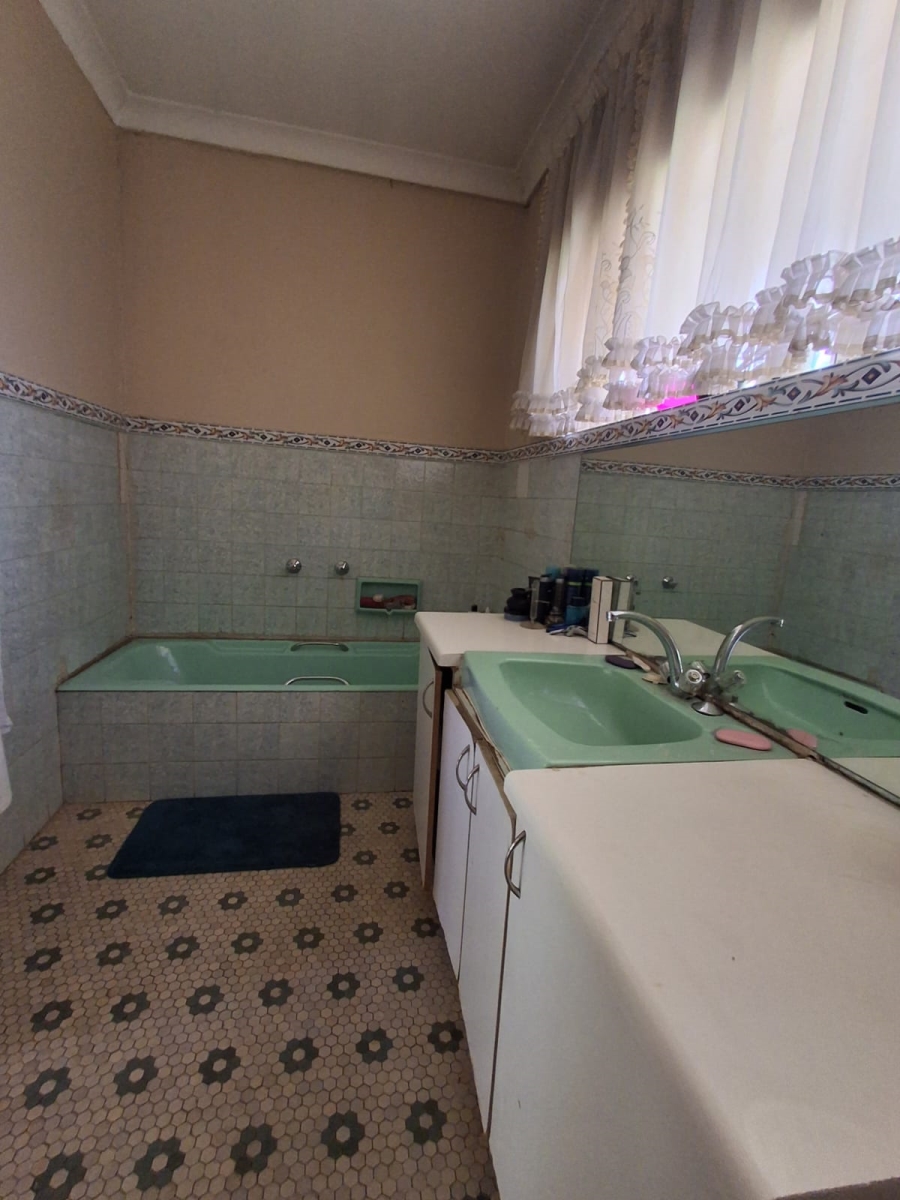 3 Bedroom Property for Sale in Three Rivers Proper Gauteng