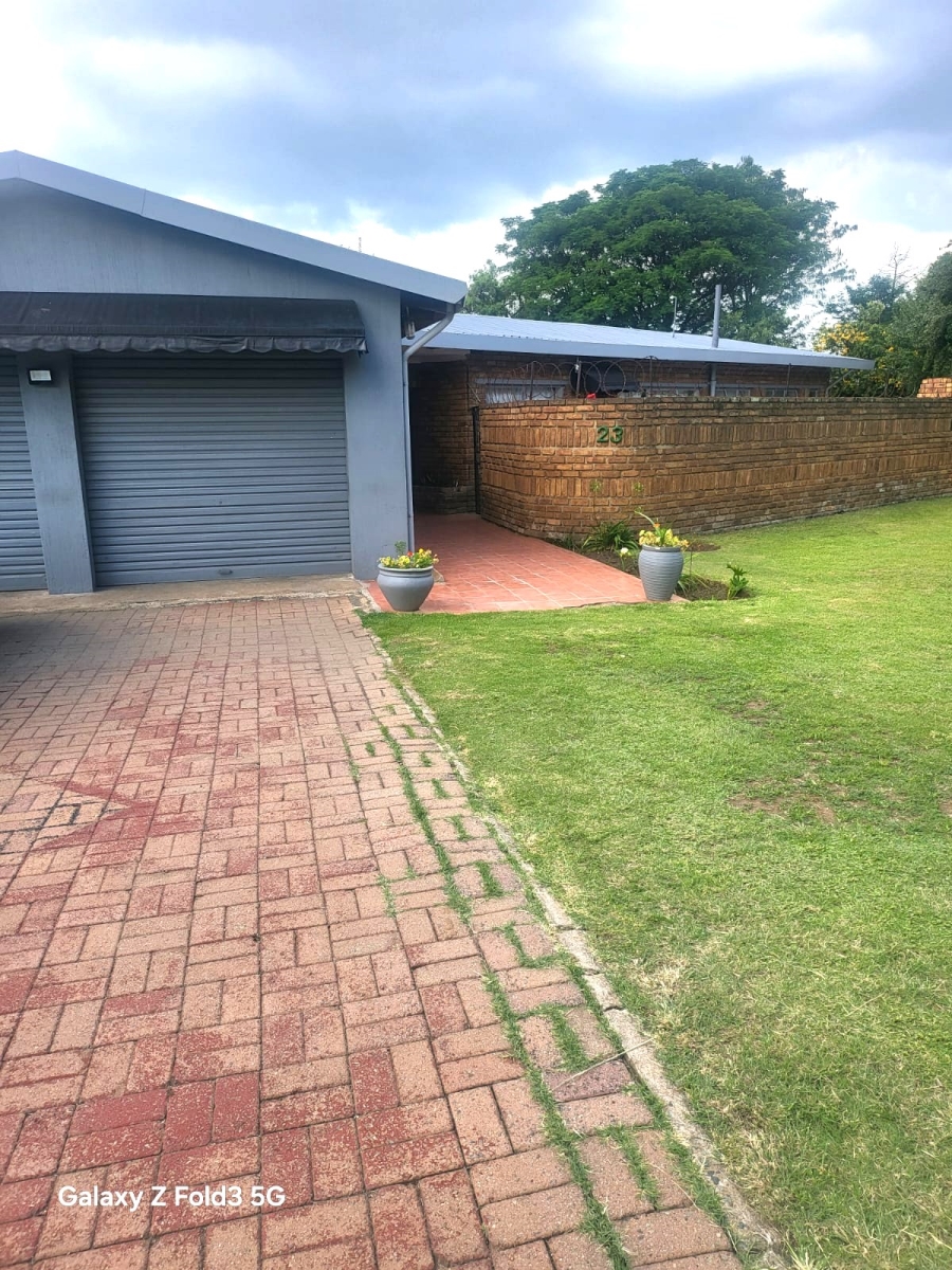 4 Bedroom Property for Sale in Selcourt Gauteng