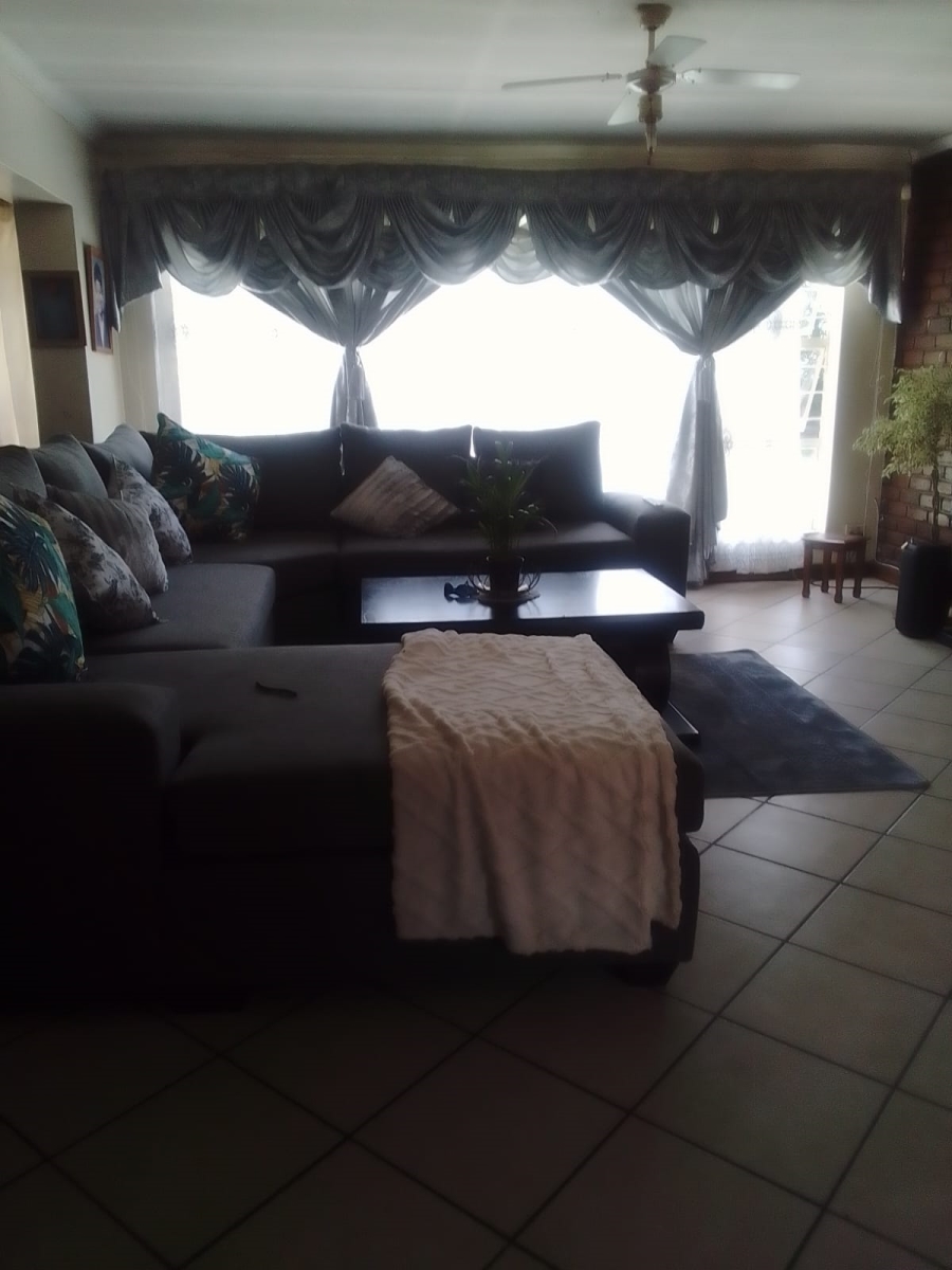 4 Bedroom Property for Sale in Selcourt Gauteng