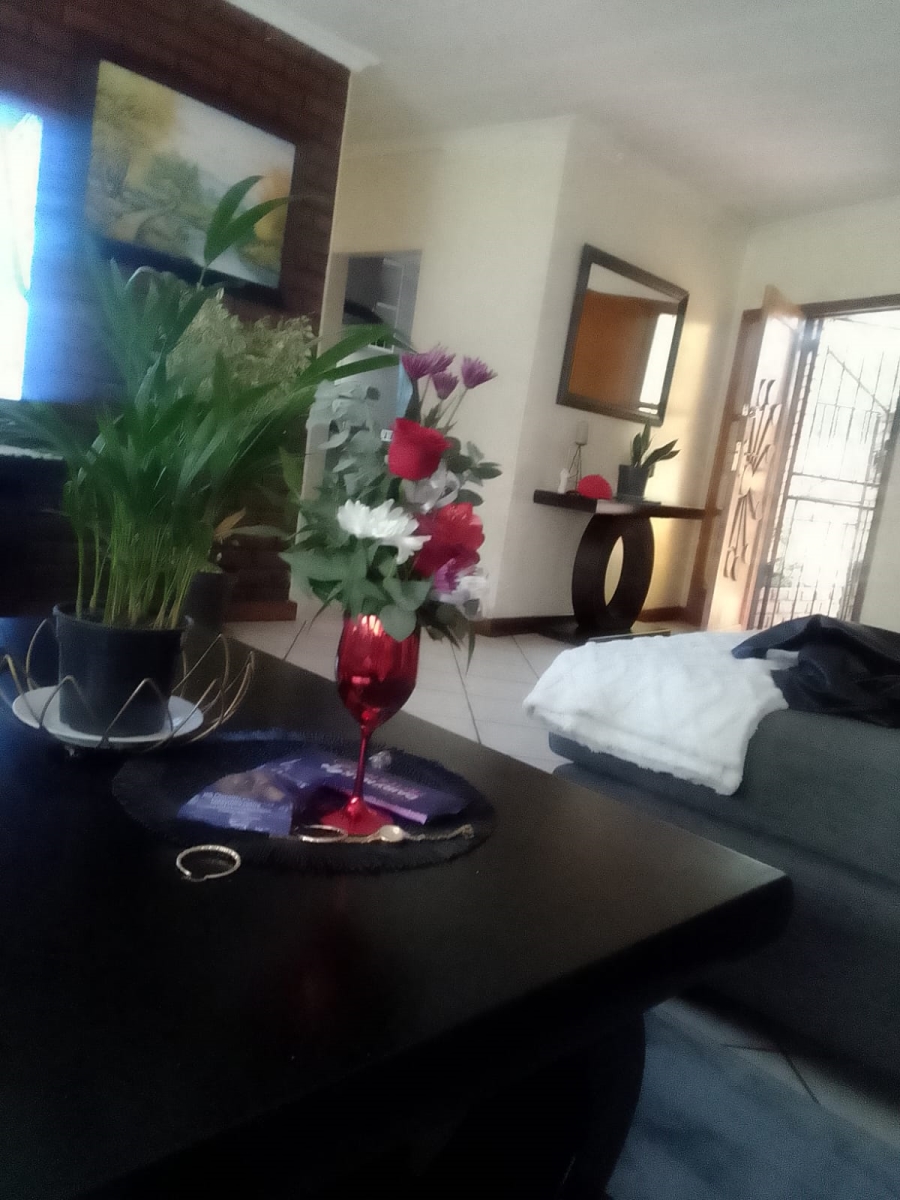 4 Bedroom Property for Sale in Selcourt Gauteng