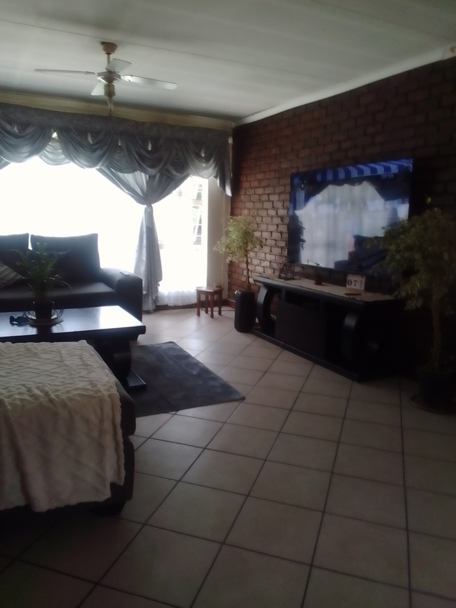 4 Bedroom Property for Sale in Selcourt Gauteng