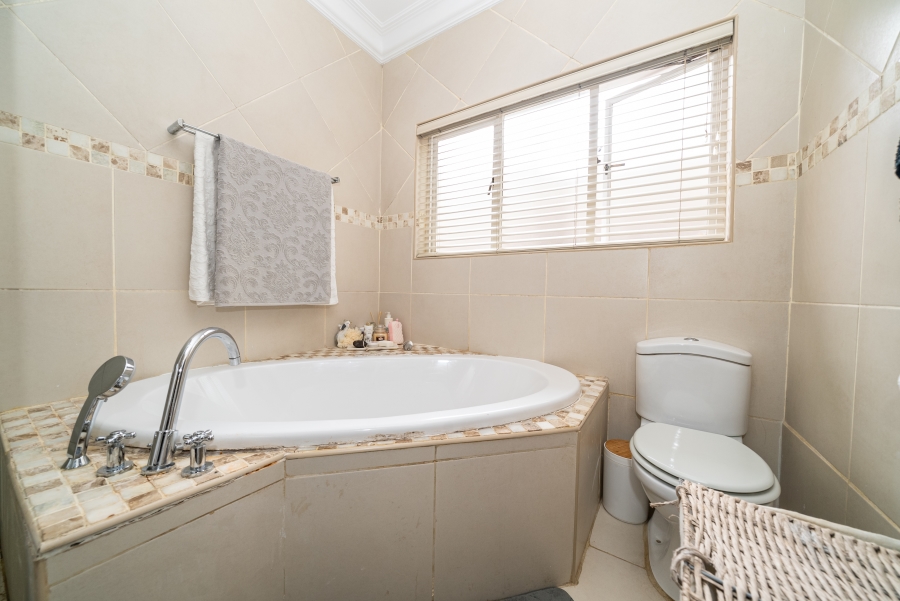 4 Bedroom Property for Sale in Waterkloof Ridge Gauteng