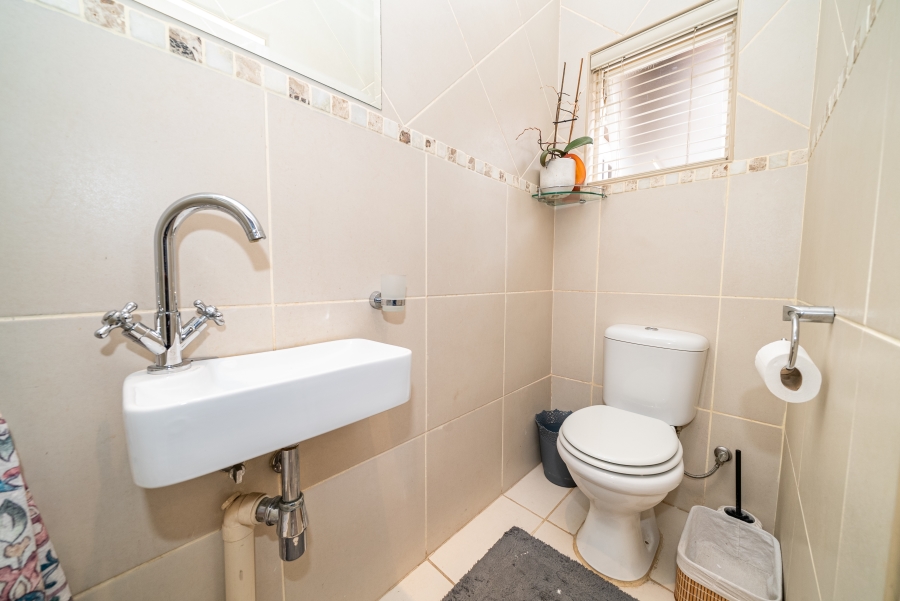 4 Bedroom Property for Sale in Waterkloof Ridge Gauteng