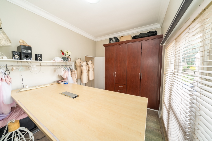 4 Bedroom Property for Sale in Waterkloof Ridge Gauteng