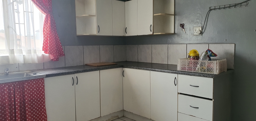 To Let 2 Bedroom Property for Rent in Rensburg Gauteng