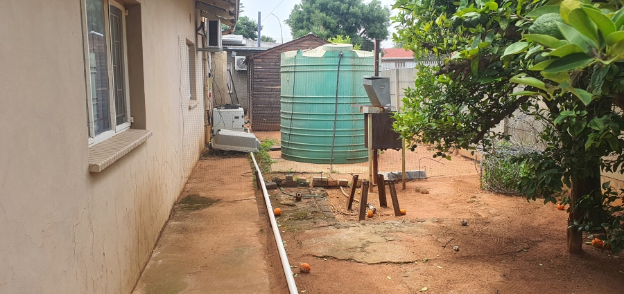 To Let 2 Bedroom Property for Rent in Rensburg Gauteng