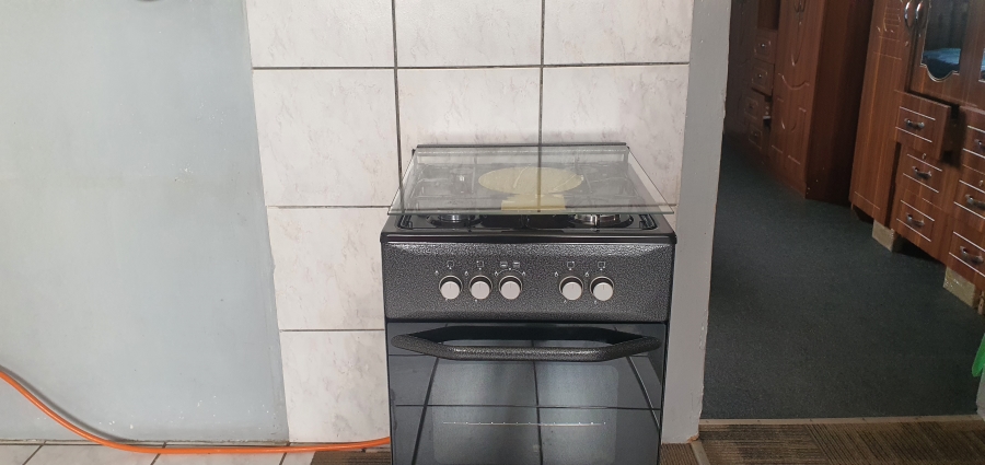 To Let 2 Bedroom Property for Rent in Rensburg Gauteng