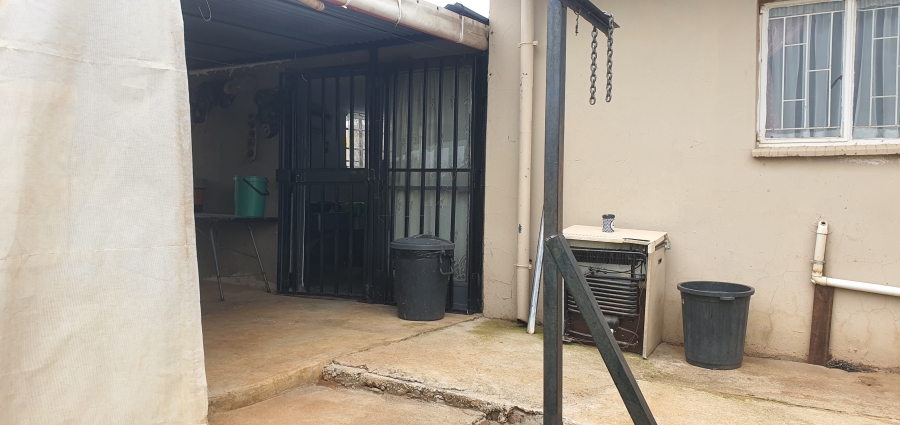 To Let 2 Bedroom Property for Rent in Rensburg Gauteng