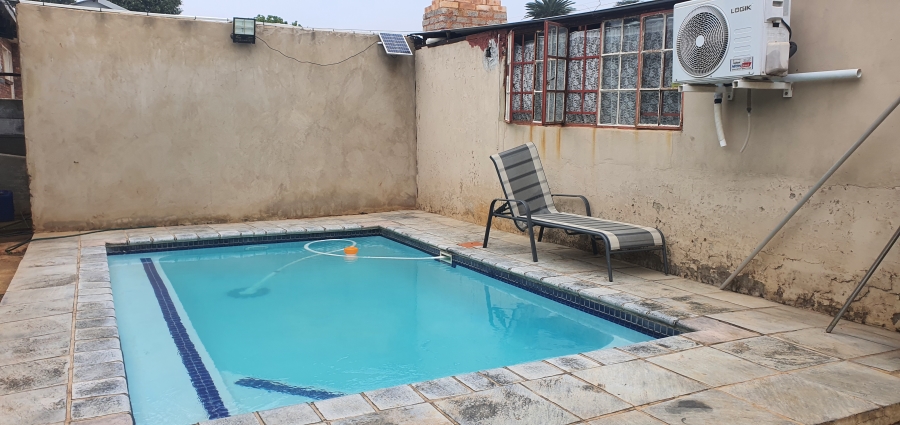 To Let 2 Bedroom Property for Rent in Rensburg Gauteng