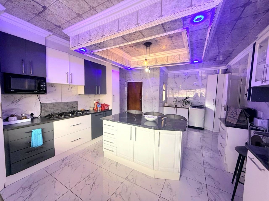 4 Bedroom Property for Sale in Golf Park Gauteng