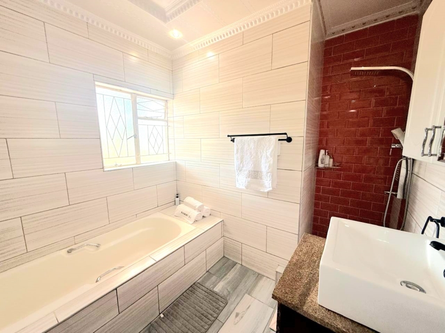 4 Bedroom Property for Sale in Golf Park Gauteng