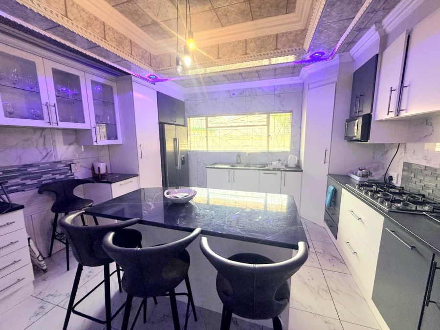 4 Bedroom Property for Sale in Golf Park Gauteng