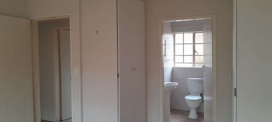 2 Bedroom Property for Sale in Magalieskruin Gauteng