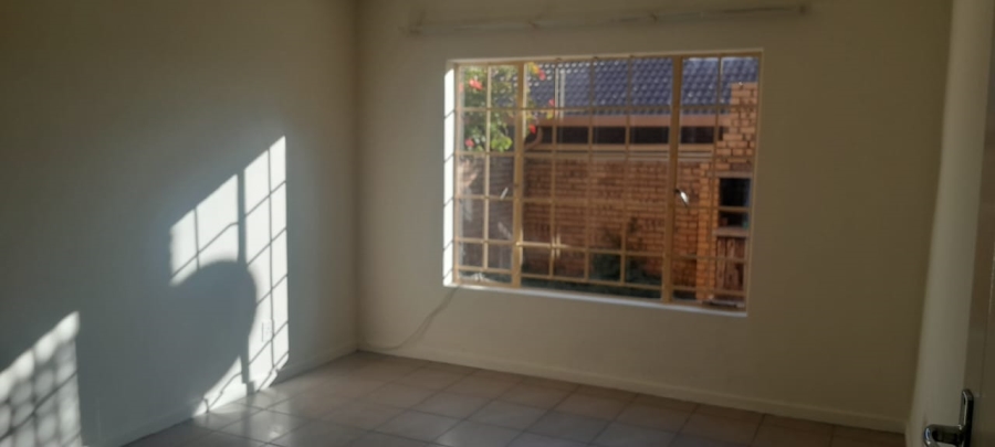 2 Bedroom Property for Sale in Magalieskruin Gauteng