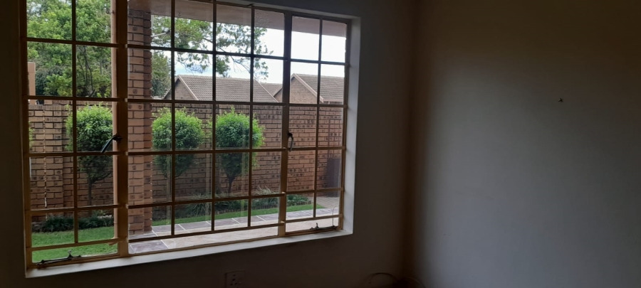 2 Bedroom Property for Sale in Magalieskruin Gauteng