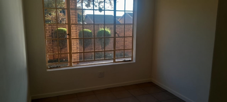 2 Bedroom Property for Sale in Magalieskruin Gauteng