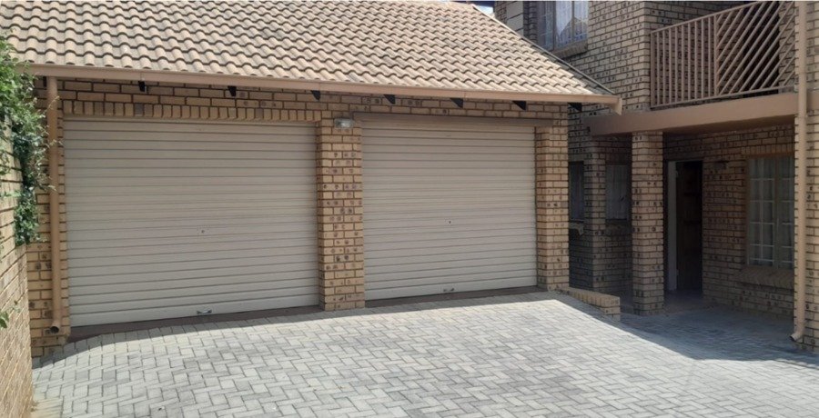2 Bedroom Property for Sale in Magalieskruin Gauteng