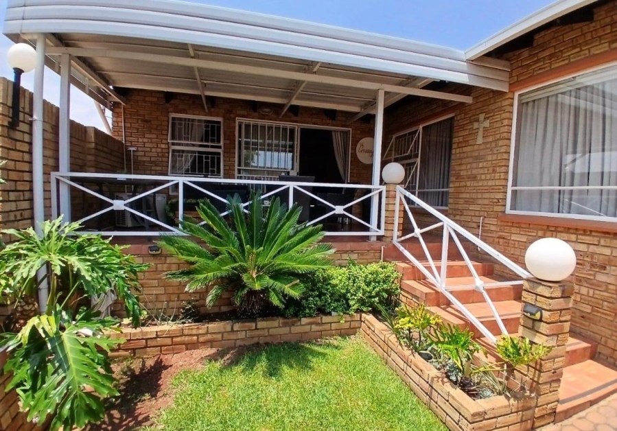 3 Bedroom Property for Sale in Noordheuwel Gauteng