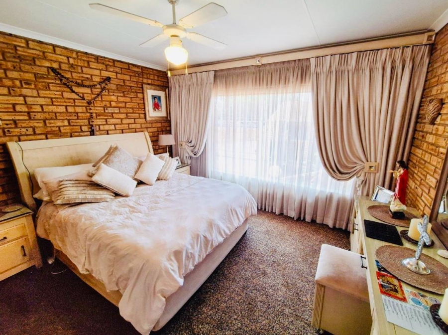 3 Bedroom Property for Sale in Noordheuwel Gauteng