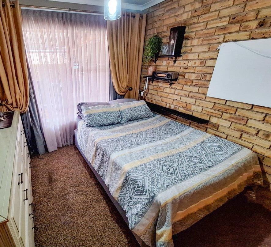 3 Bedroom Property for Sale in Noordheuwel Gauteng