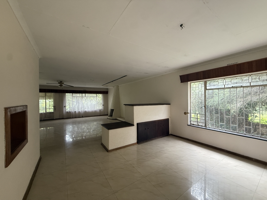 8 Bedroom Property for Sale in Kromdraai AH Gauteng